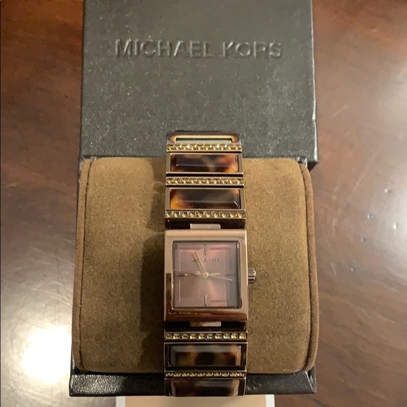 Michael Kors Erin Watch - Picture 2 of 7